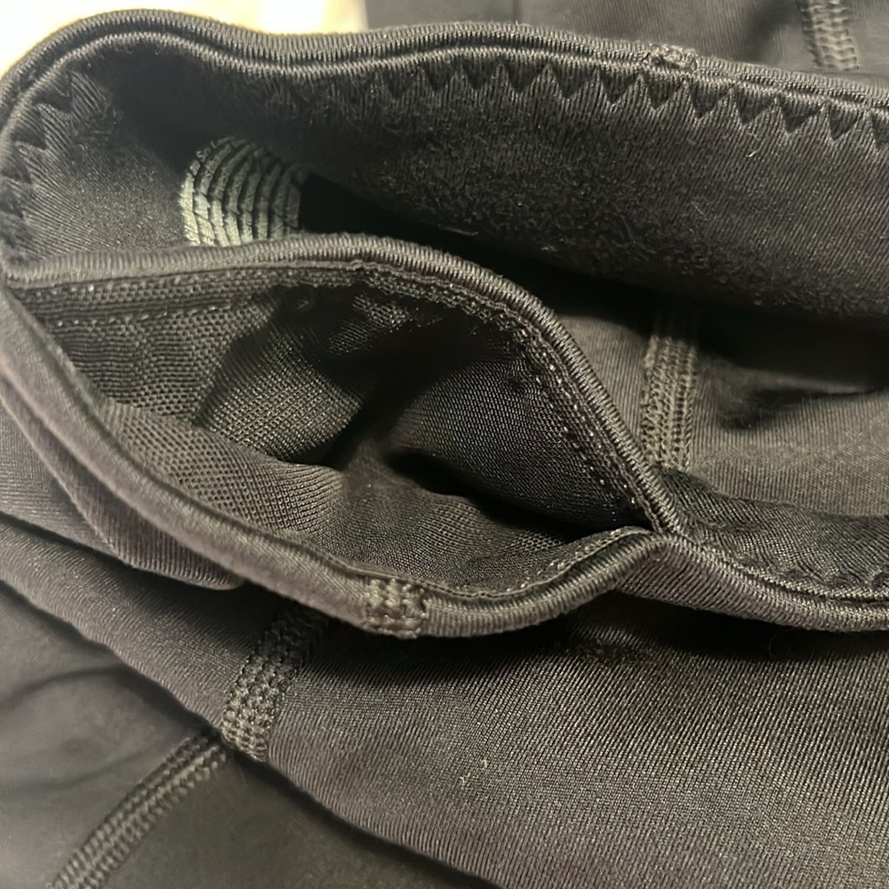 Victoria’s Secret ON POINT FLOW Size 6/170/68A. Black, Side pockets, GUC - Picture 4 of 6